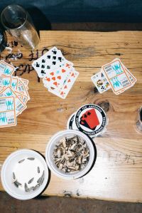 Deutschlandfunk berichtet über Russlanddeutsche & die AfD – mit Eindrücken vom Durak-Stammtisch